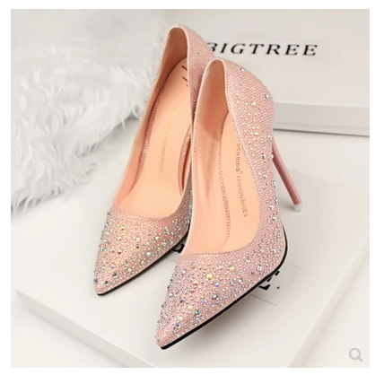 Pointed-toe Sparkle Heels